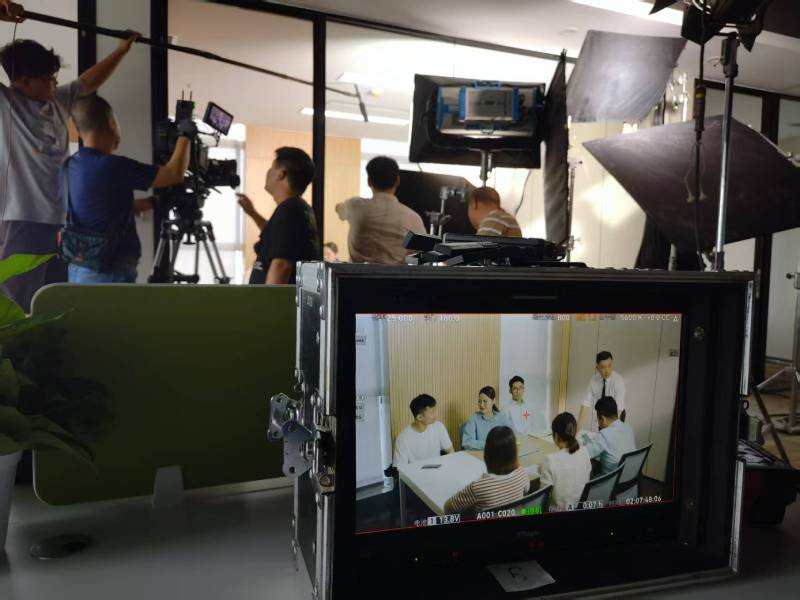 临高县TVC拍摄公司：科技产品视觉化大师，诠释未来感与功能美学